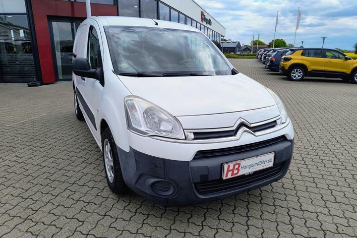 Hvid Citroën Berlingo fra 2012 set udefra