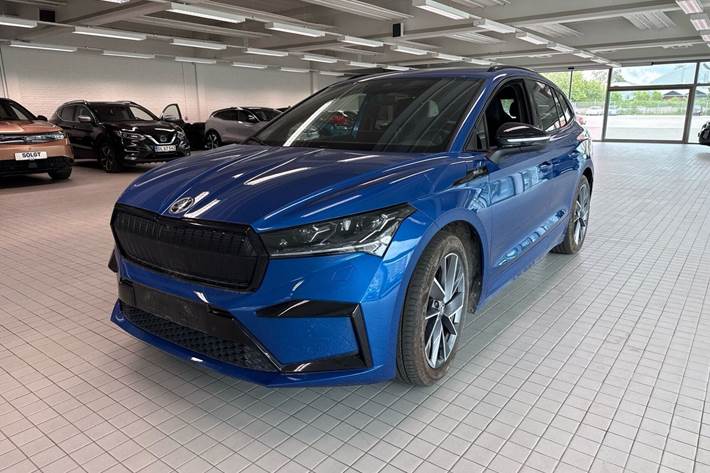 Blå Skoda Enyaq fra 2023