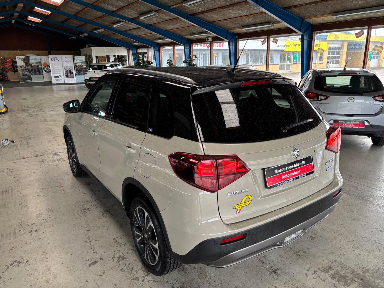 Beige Suzuki Vitara fra 2020