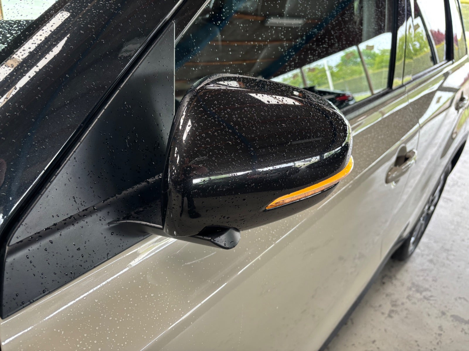 Beige Suzuki Vitara fra 2020