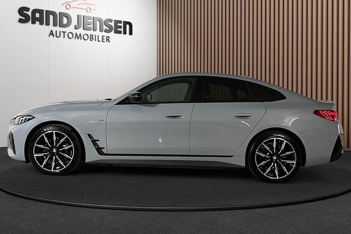 Grå BMW i4 fra 2025