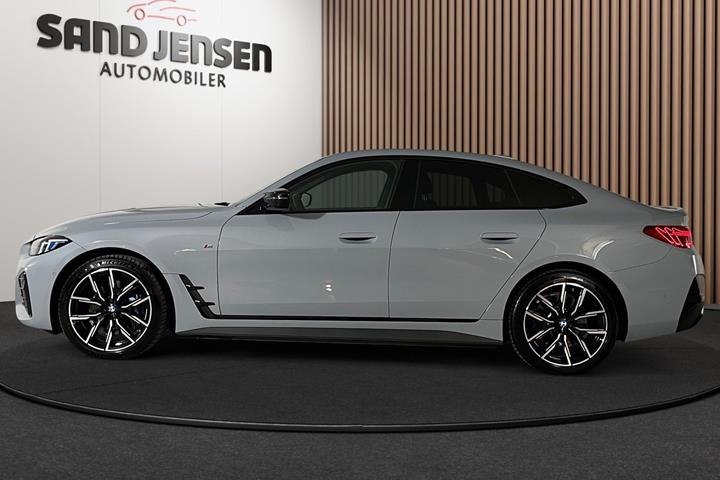 Grå BMW i4 fra 2025