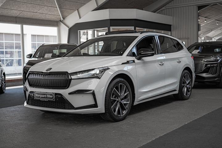 Hvid Skoda Enyaq fra 2022