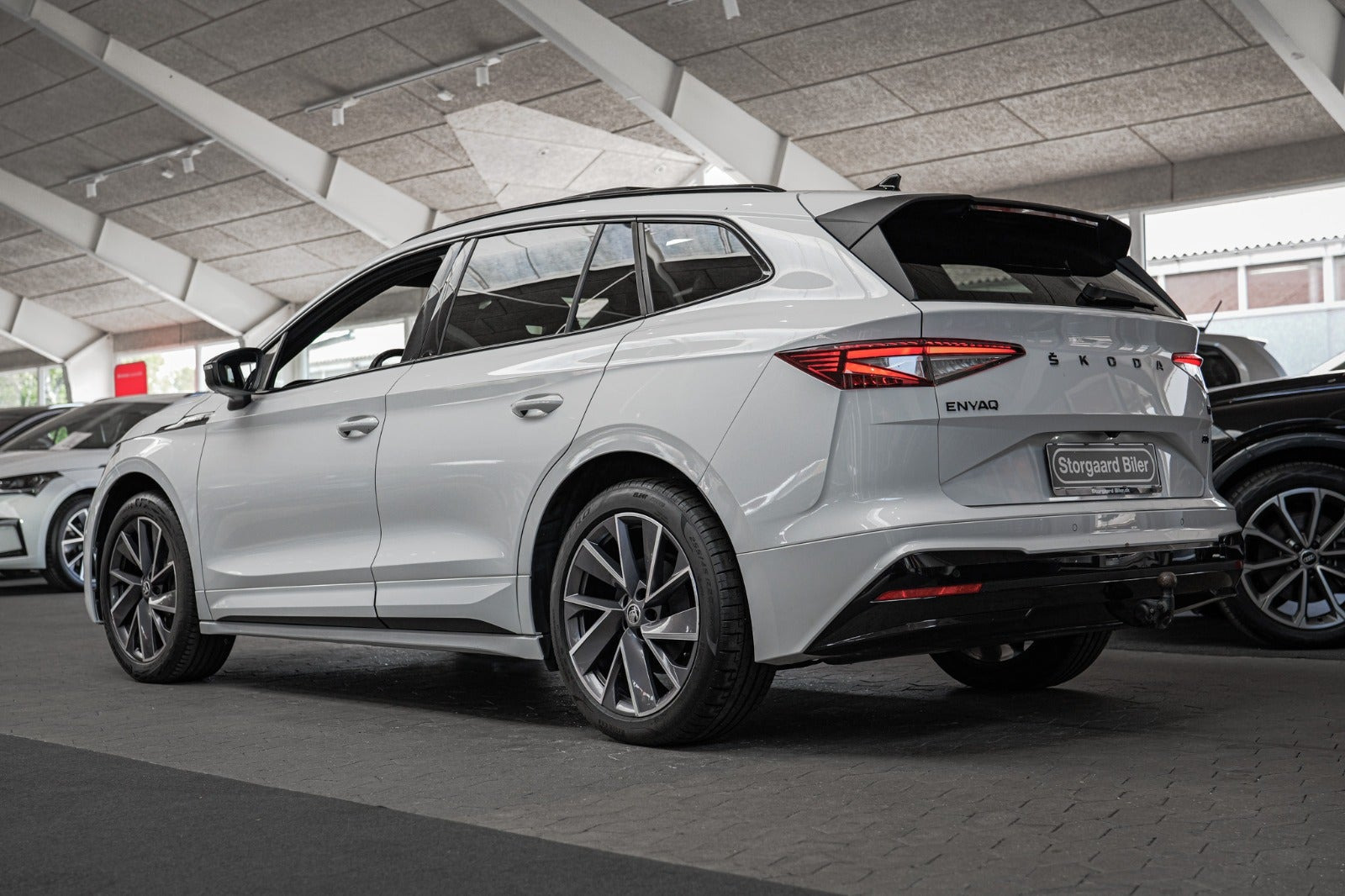 Hvid Skoda Enyaq fra 2022