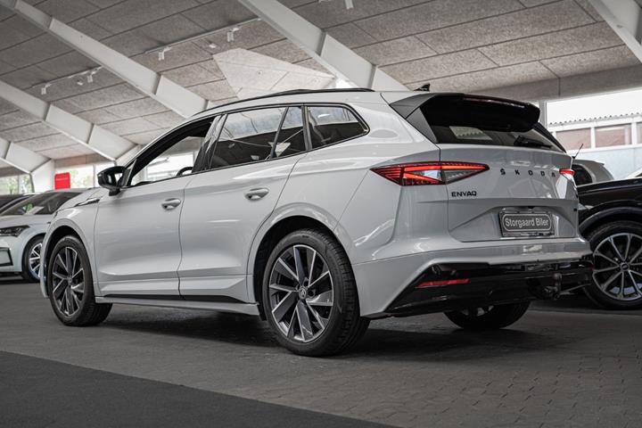 Hvid Skoda Enyaq fra 2022