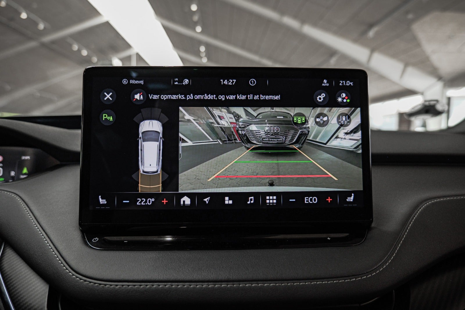 Hvid Skoda Enyaq fra 2022