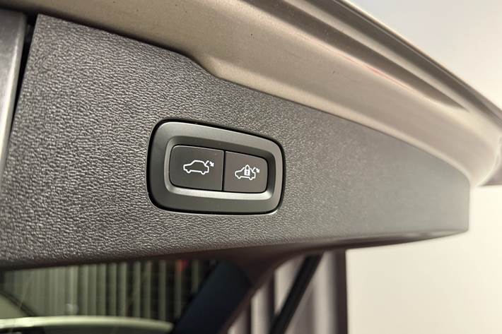 Grå Volvo V60 fra 2022
