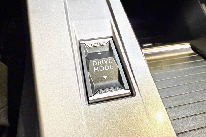 Grå Peugeot E-308 fra 2024