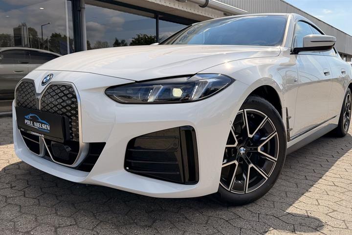 Hvid BMW i4 fra 2024