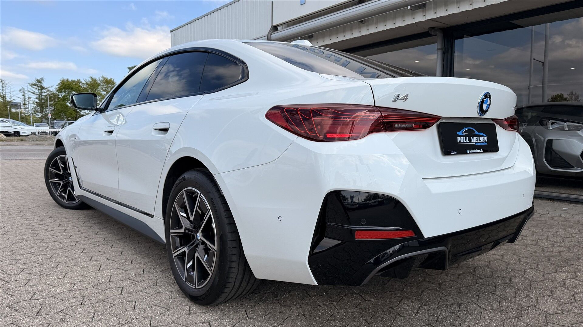 Hvid BMW i4 fra 2024