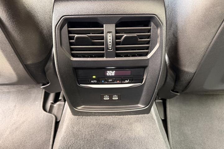 Hvid BMW i4 fra 2024