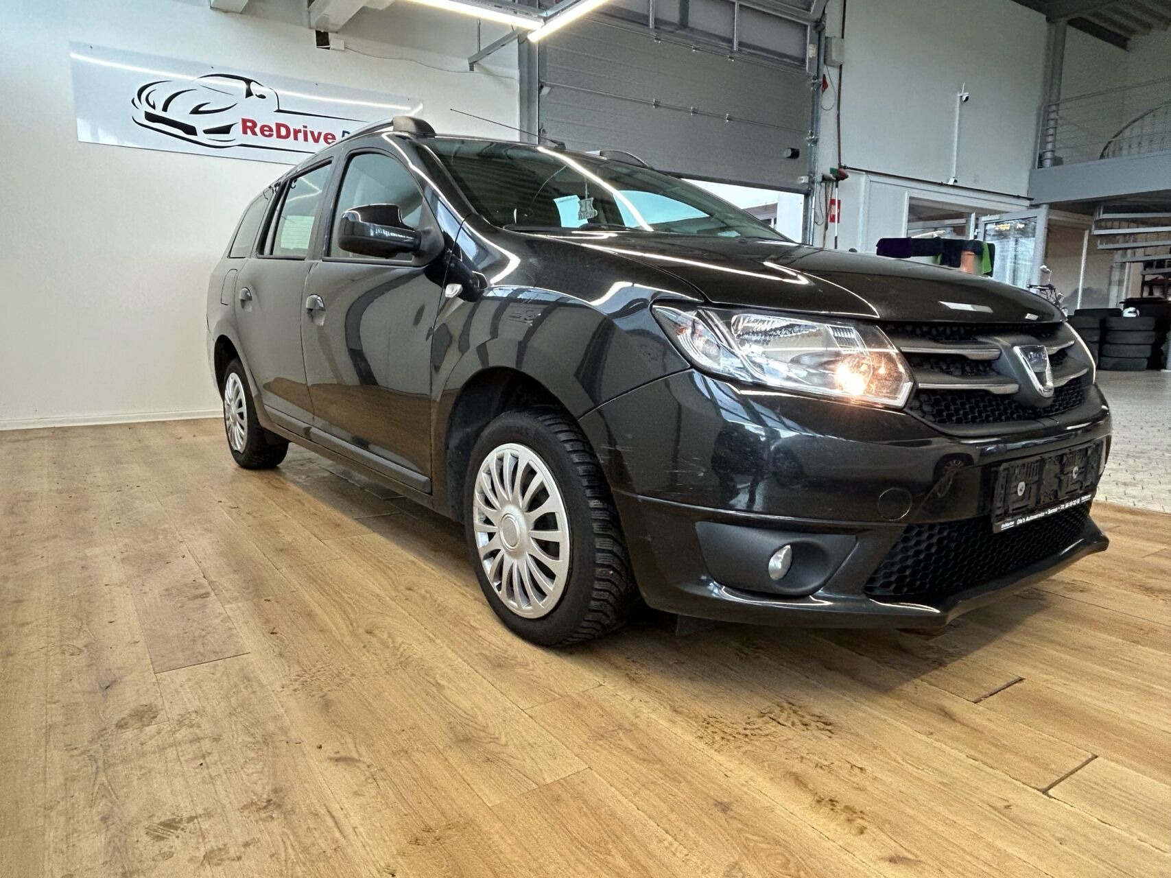Sort Dacia Logan fra 2014