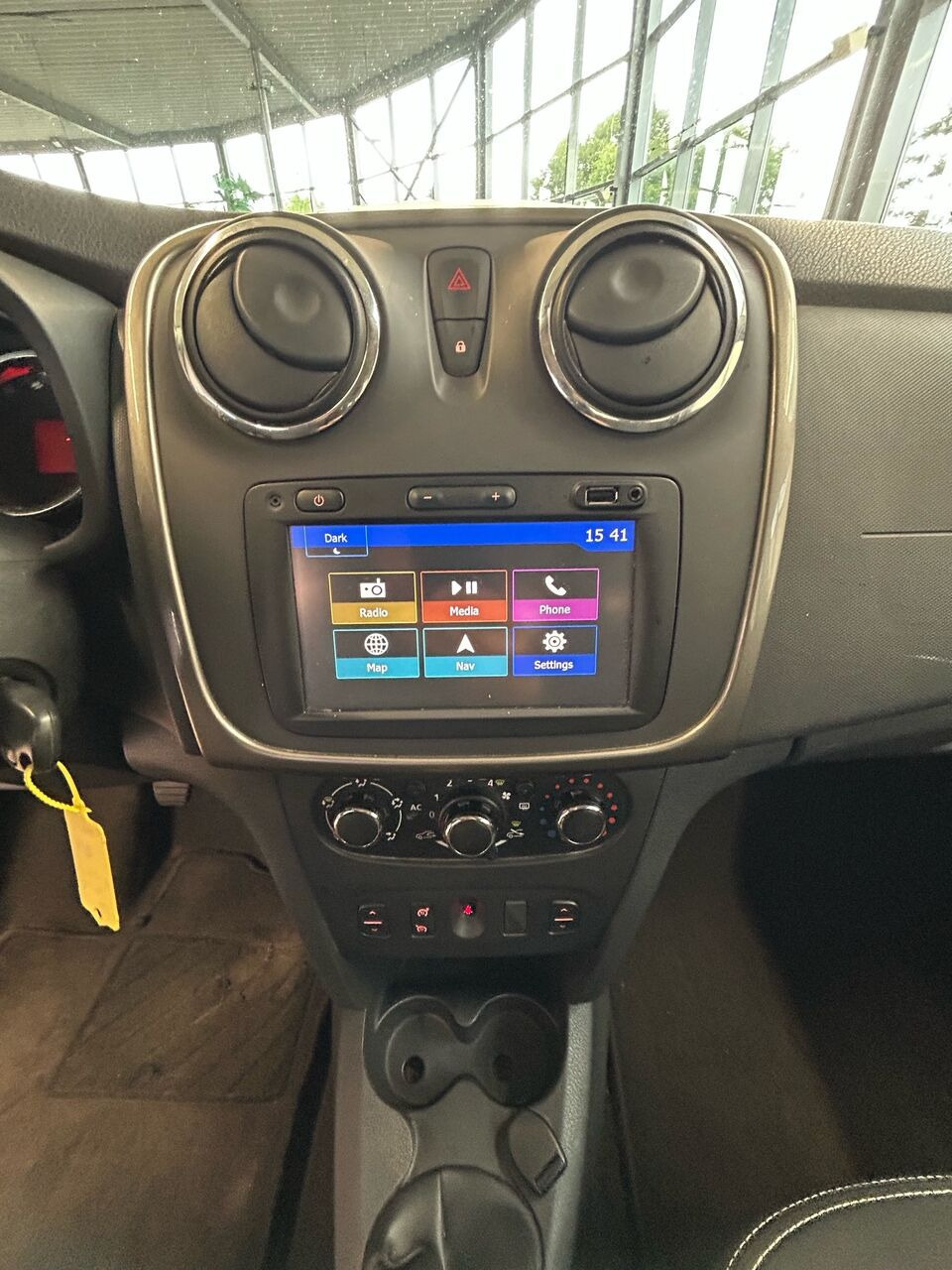 Sort Dacia Logan fra 2014