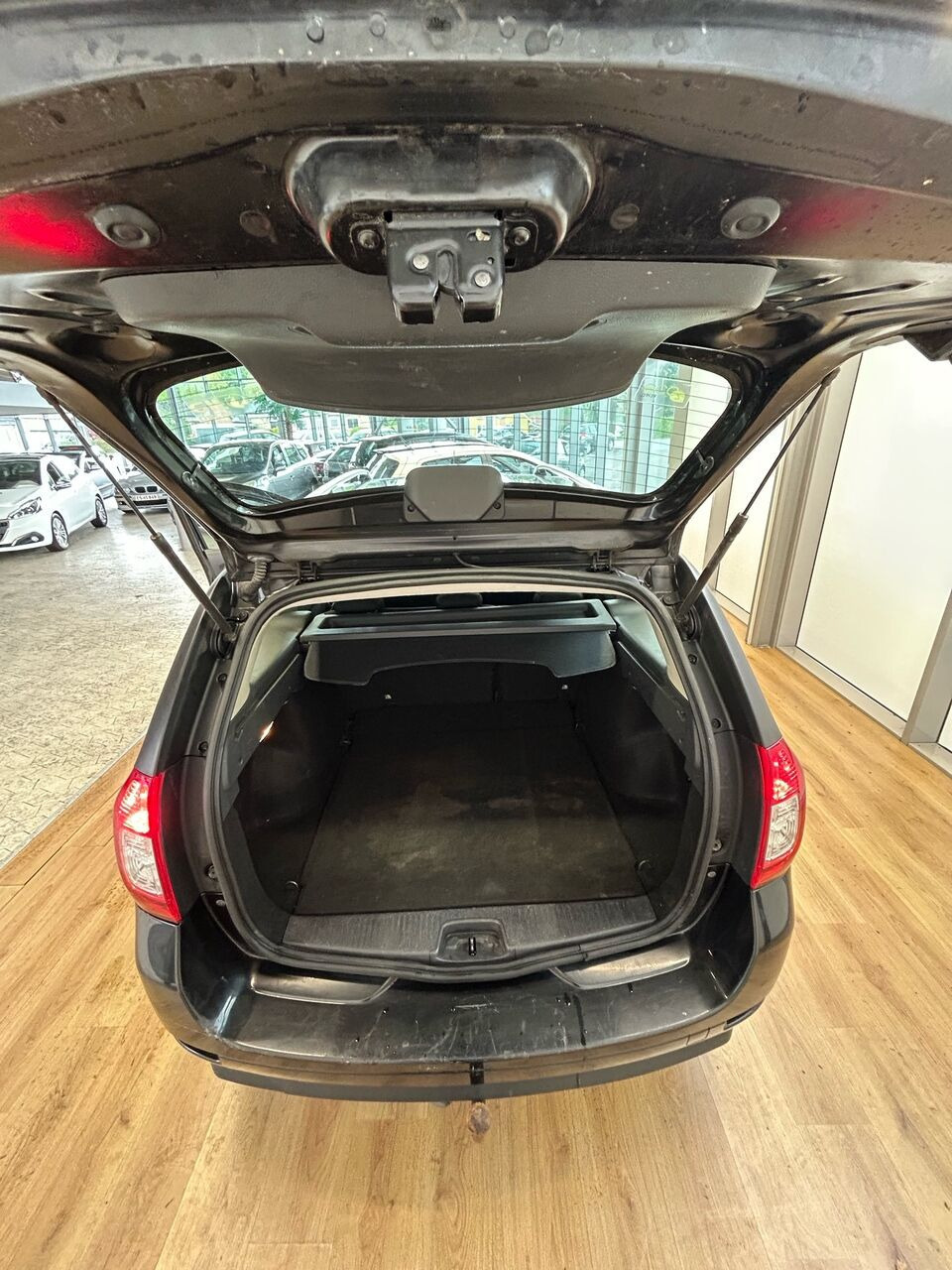 Sort Dacia Logan fra 2014