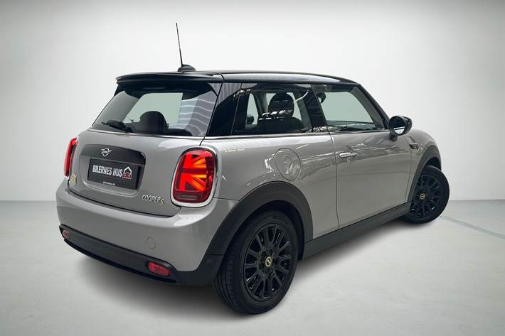 Sølv Mini Cooper fra 2023