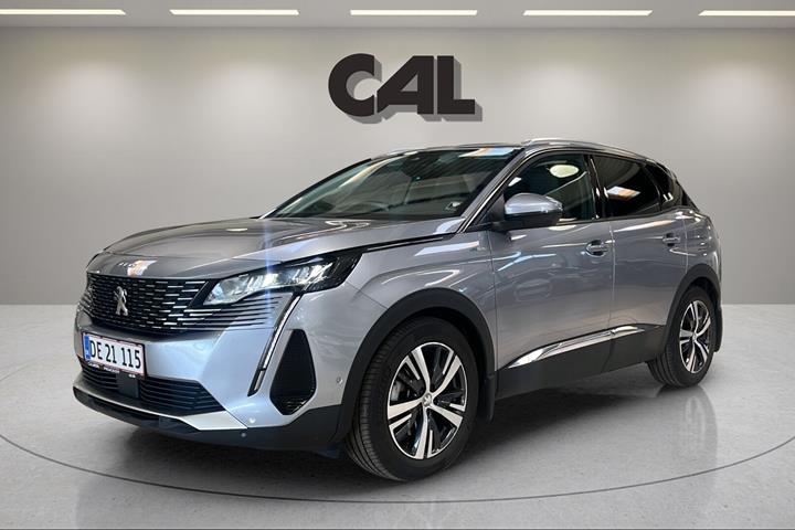 Sølv Peugeot 3008 fra 2021 set udefra