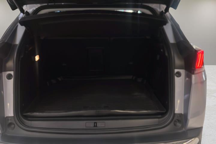 Sølv Peugeot 3008 fra 2021