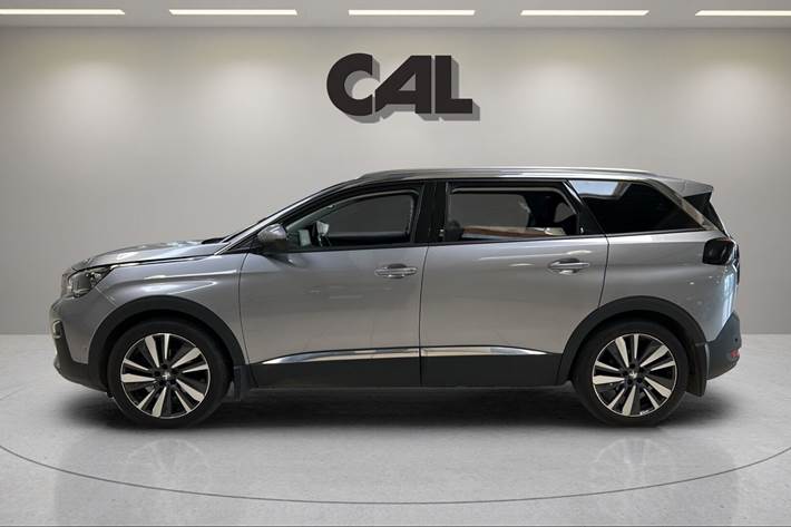 Grå Peugeot 5008 fra 2020