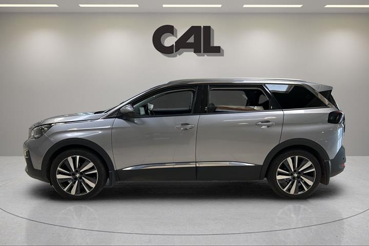 Sølv Peugeot 5008 fra 2020