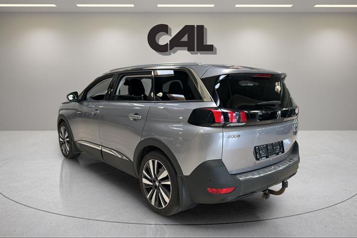 Sølv Peugeot 5008 fra 2020