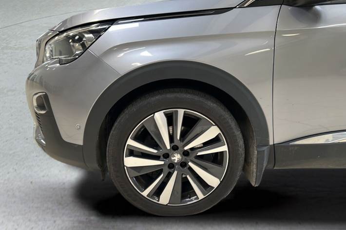 Sølv Peugeot 5008 fra 2020