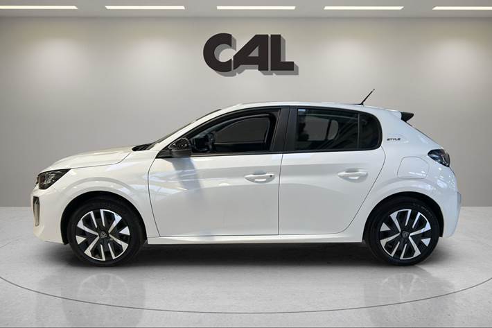 Hvid Peugeot e-208 fra 2025