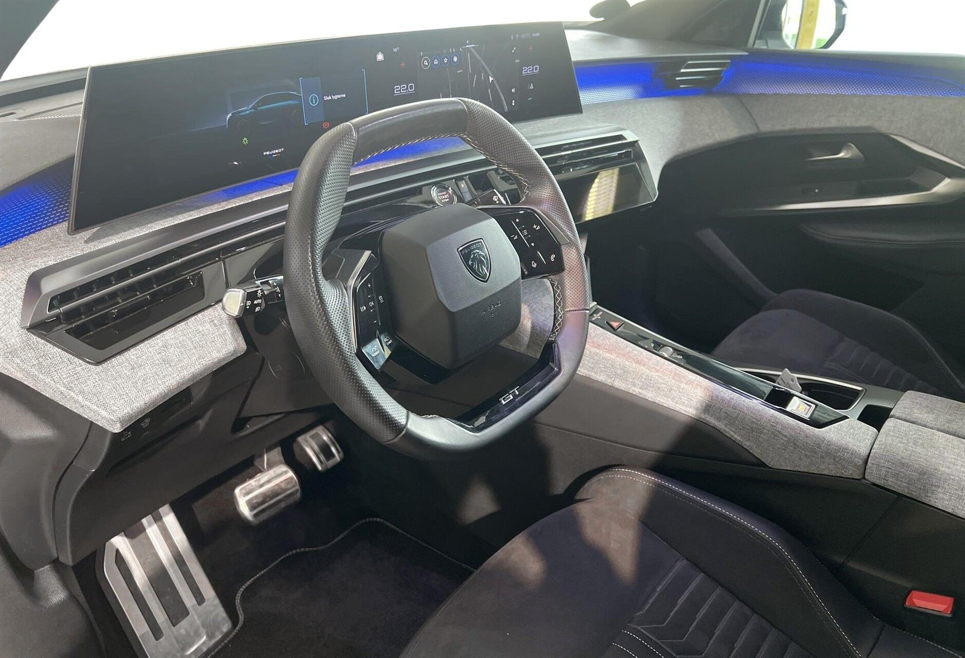 Hvid Peugeot e-3008 fra 2025