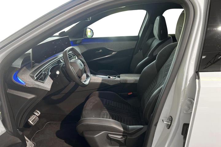 Hvid Peugeot e-3008 fra 2025