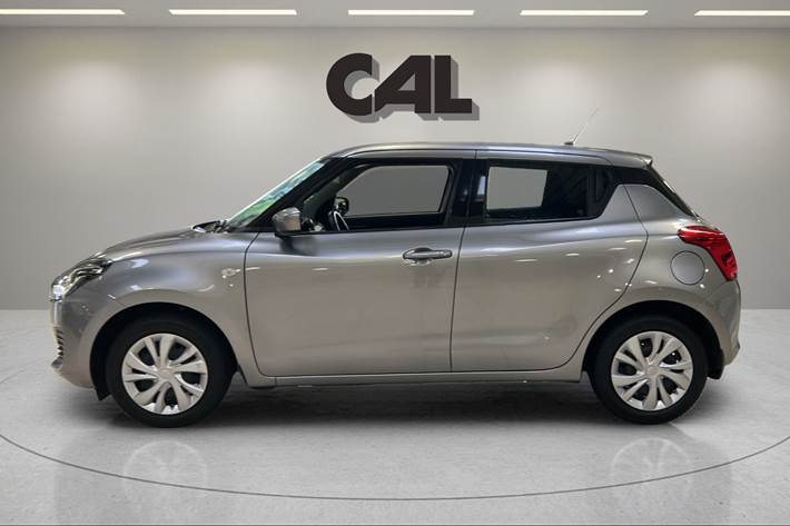 Grå Suzuki Swift fra 2022