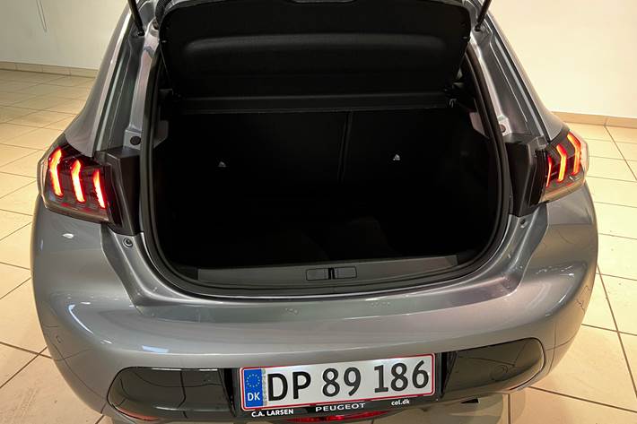 Sølv Peugeot 208 fra 2023