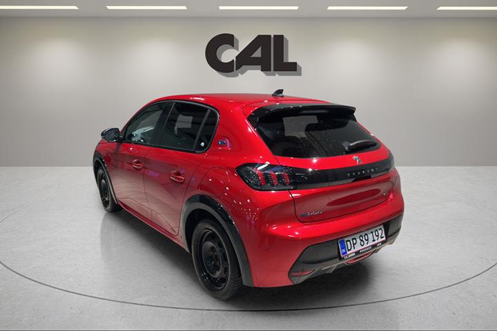 Rød Peugeot e-208 fra 2023