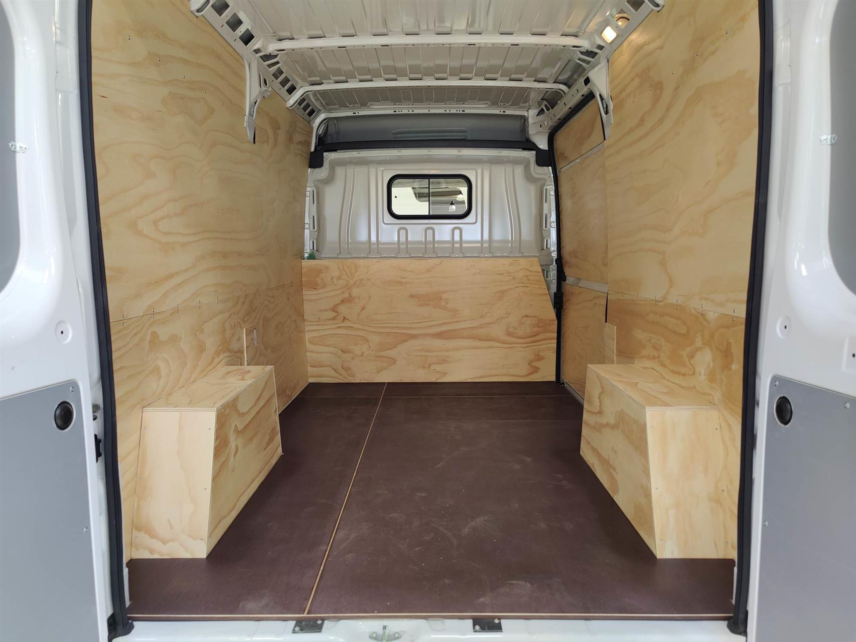 Hvid Peugeot Boxer fra 2022