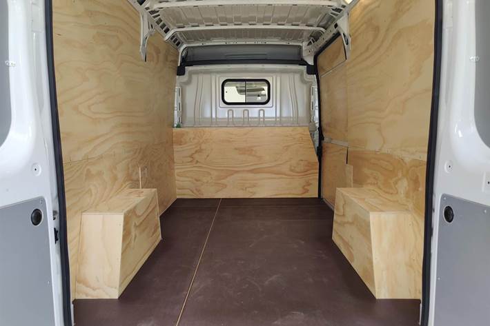 Hvid Peugeot Boxer fra 2022