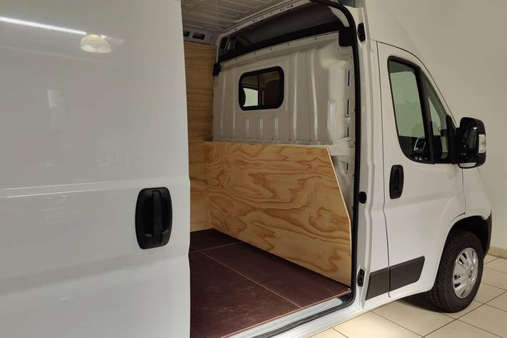 Hvid Peugeot Boxer fra 2022