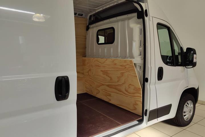 Hvid Peugeot Boxer fra 2022