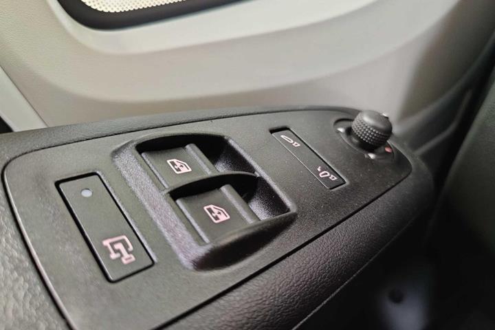 Hvid Peugeot Boxer fra 2022