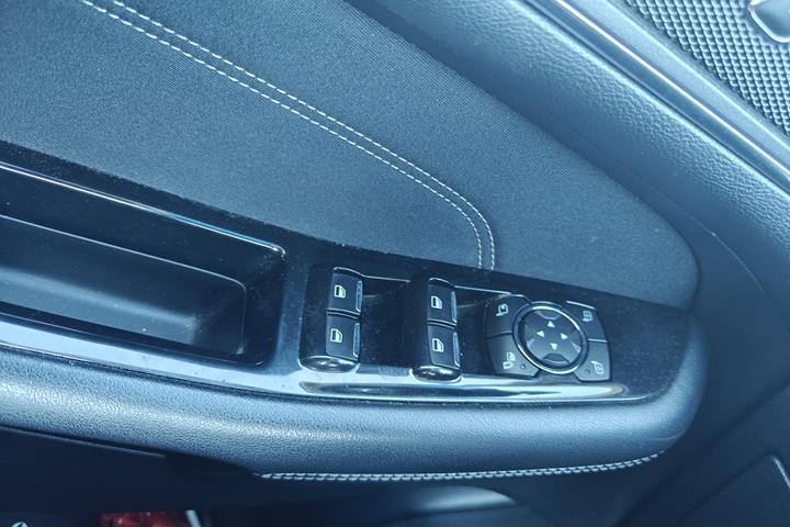 Sort Ford Edge fra 2017