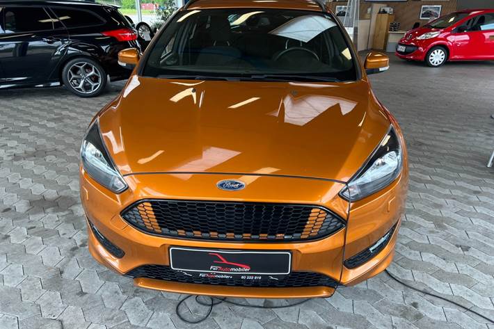 Orange Ford Focus fra 2017