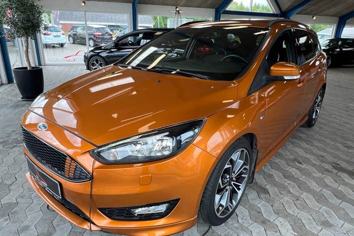 Orange Ford Focus fra 2017
