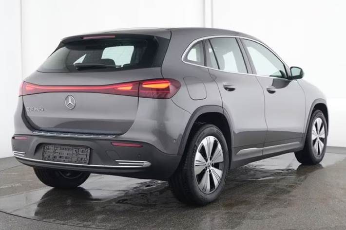 Grå Mercedes EQA250+ fra 2024