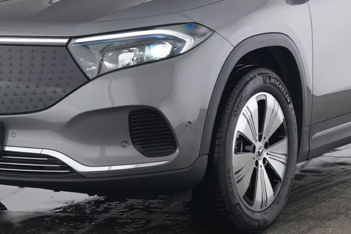 Grå Mercedes EQA250+ fra 2024