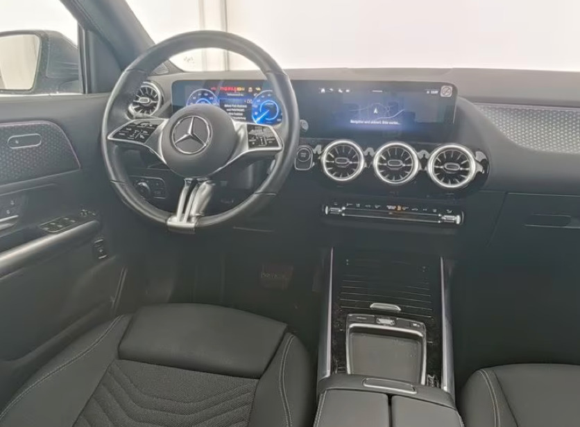 Grå Mercedes EQA250+ fra 2024