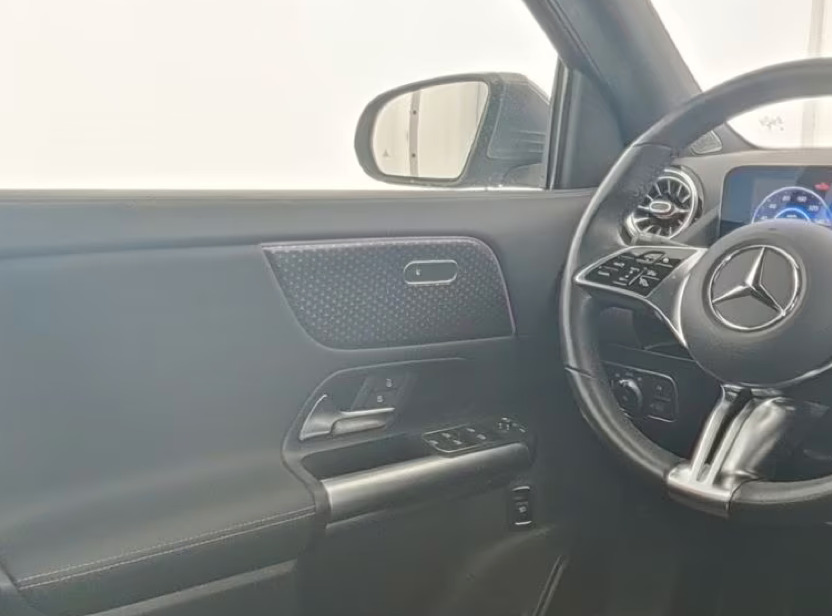 Grå Mercedes EQA250+ fra 2024