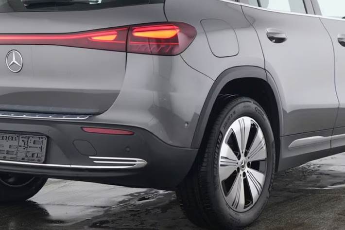 Grå Mercedes EQA250+ fra 2024