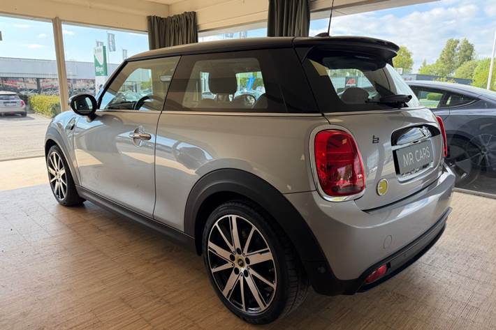 Sølv Mini Cooper SE fra 2023