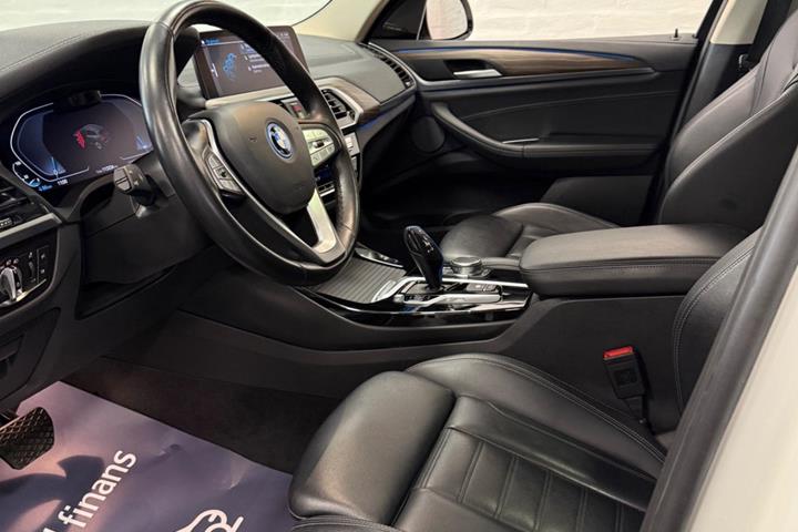 Hvid BMW iX3 fra 2022