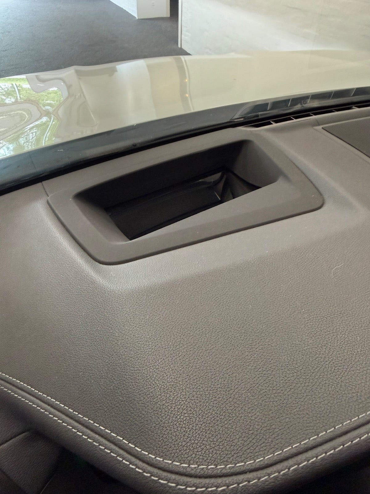 Hvid BMW iX3 fra 2022