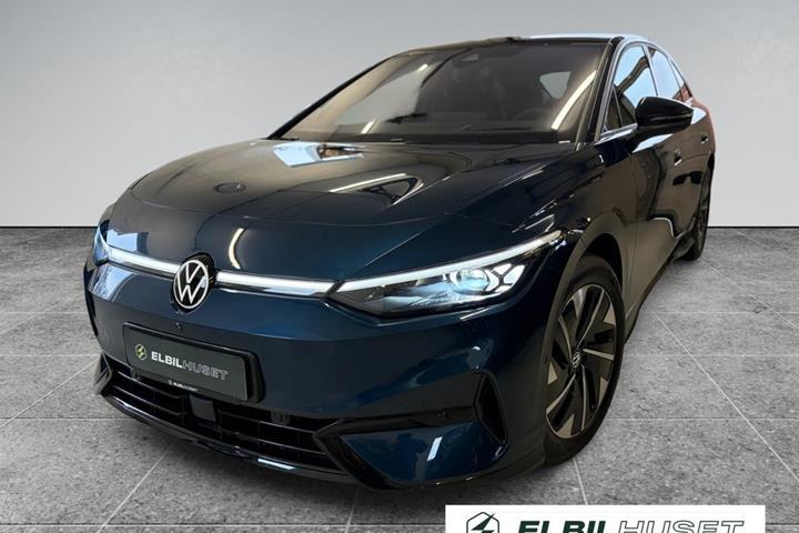 Blå VW ID.7 fra 2024 set udefra