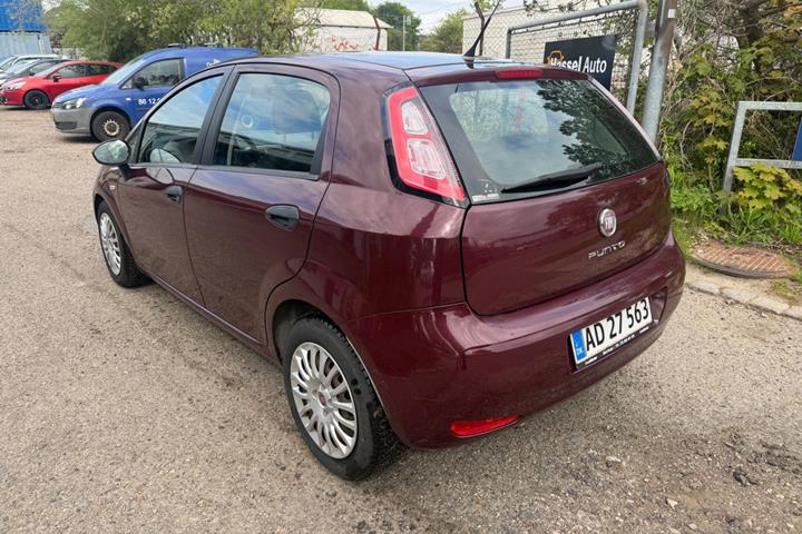 Grøn Fiat Punto fra 2012