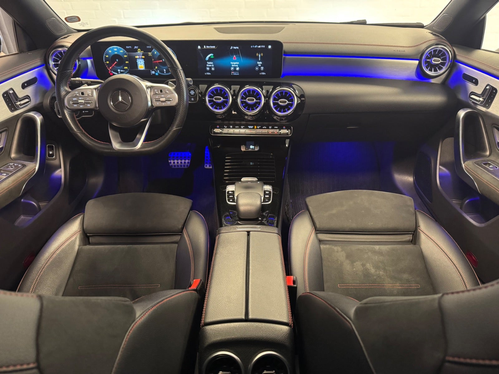 Grå Mercedes CLA220 d fra 2020